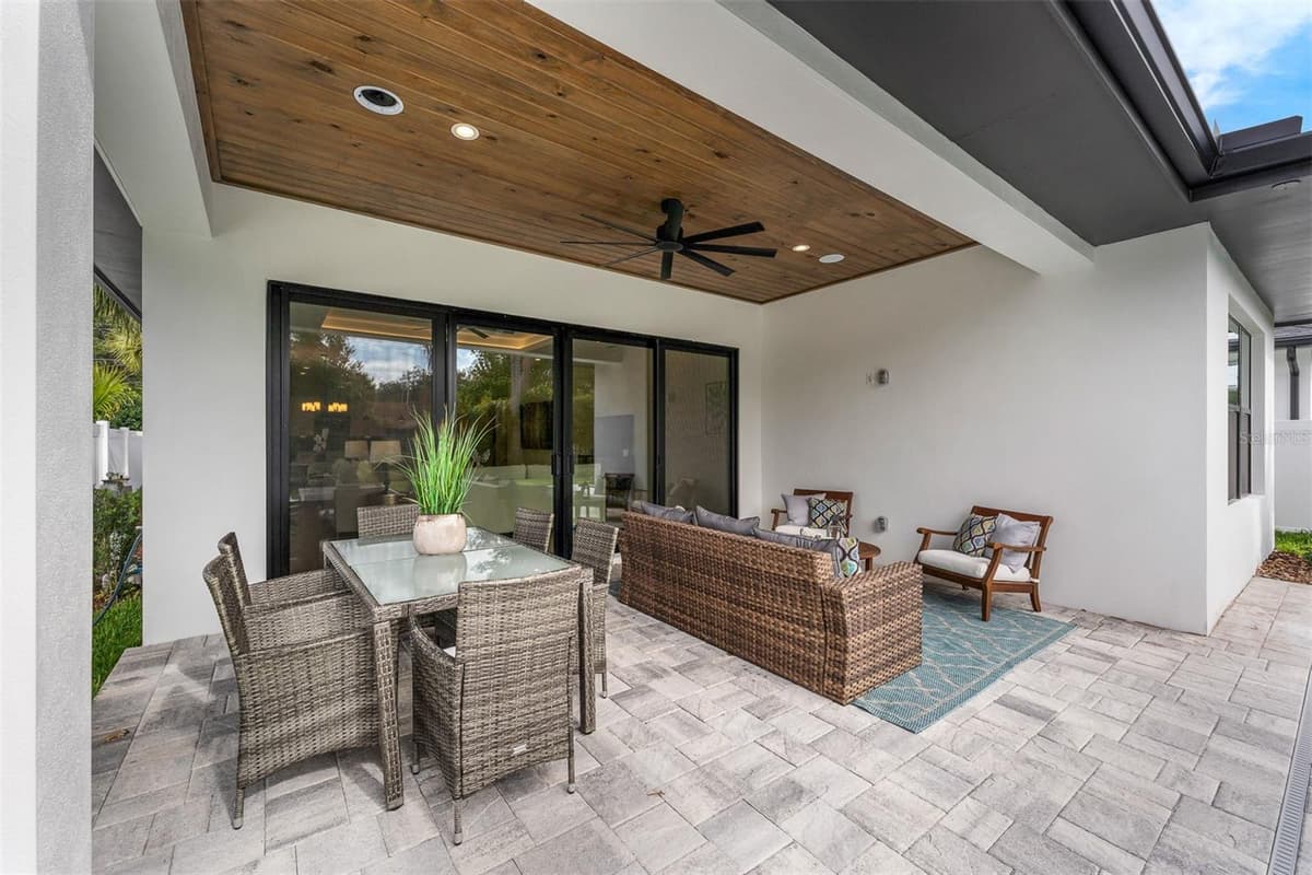 1546 MILLER AVENUE — photo 33 of 36