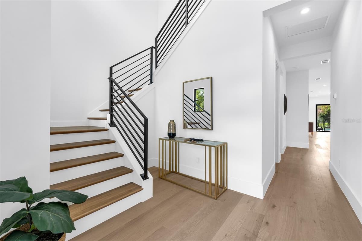 1546 MILLER AVENUE — photo 5 of 36