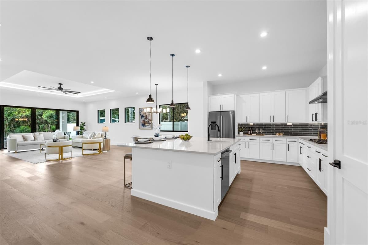 1546 MILLER AVENUE — photo 6 of 36