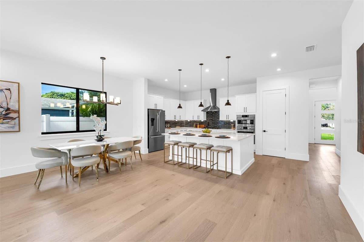 1546 MILLER AVENUE — photo 10 of 36