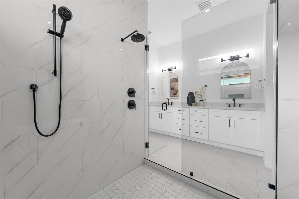 1546 MILLER AVENUE — photo 30 of 36