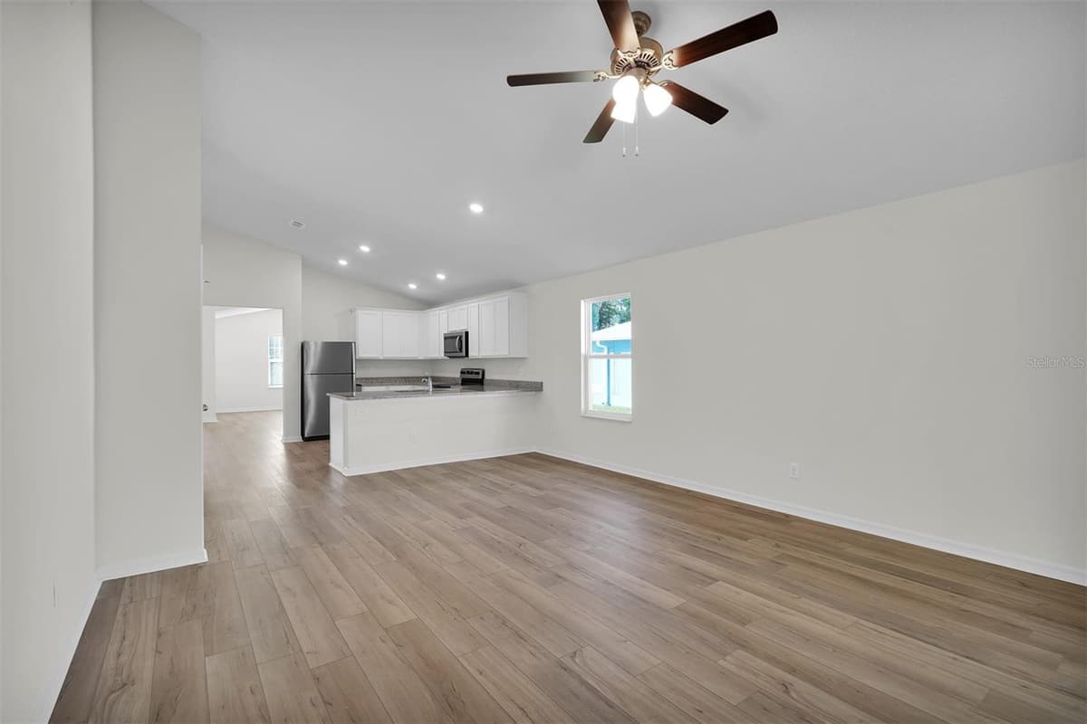 48 PRATTWOOD LANE — photo 11 of 20