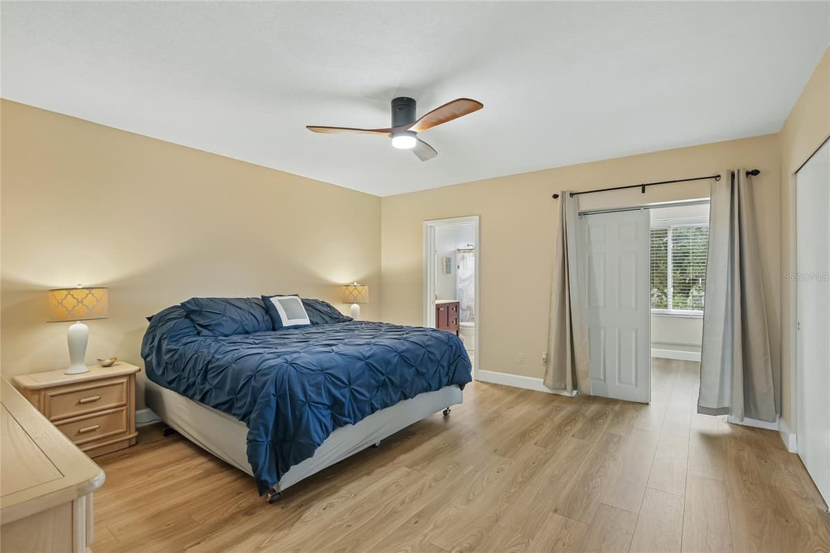 2380 WORLD PARKWAY BOULEVARD — photo 25 of 77