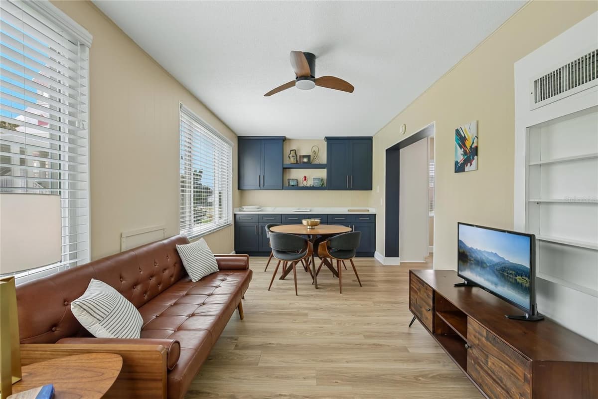 2380 WORLD PARKWAY BOULEVARD — photo 17 of 77