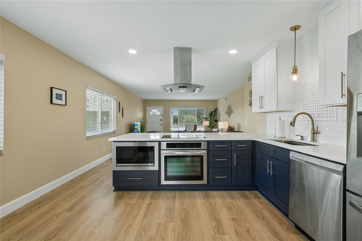 2380 WORLD PARKWAY BOULEVARD — photo 15 of 77