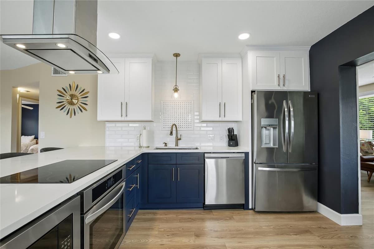 2380 WORLD PARKWAY BOULEVARD — photo 14 of 77