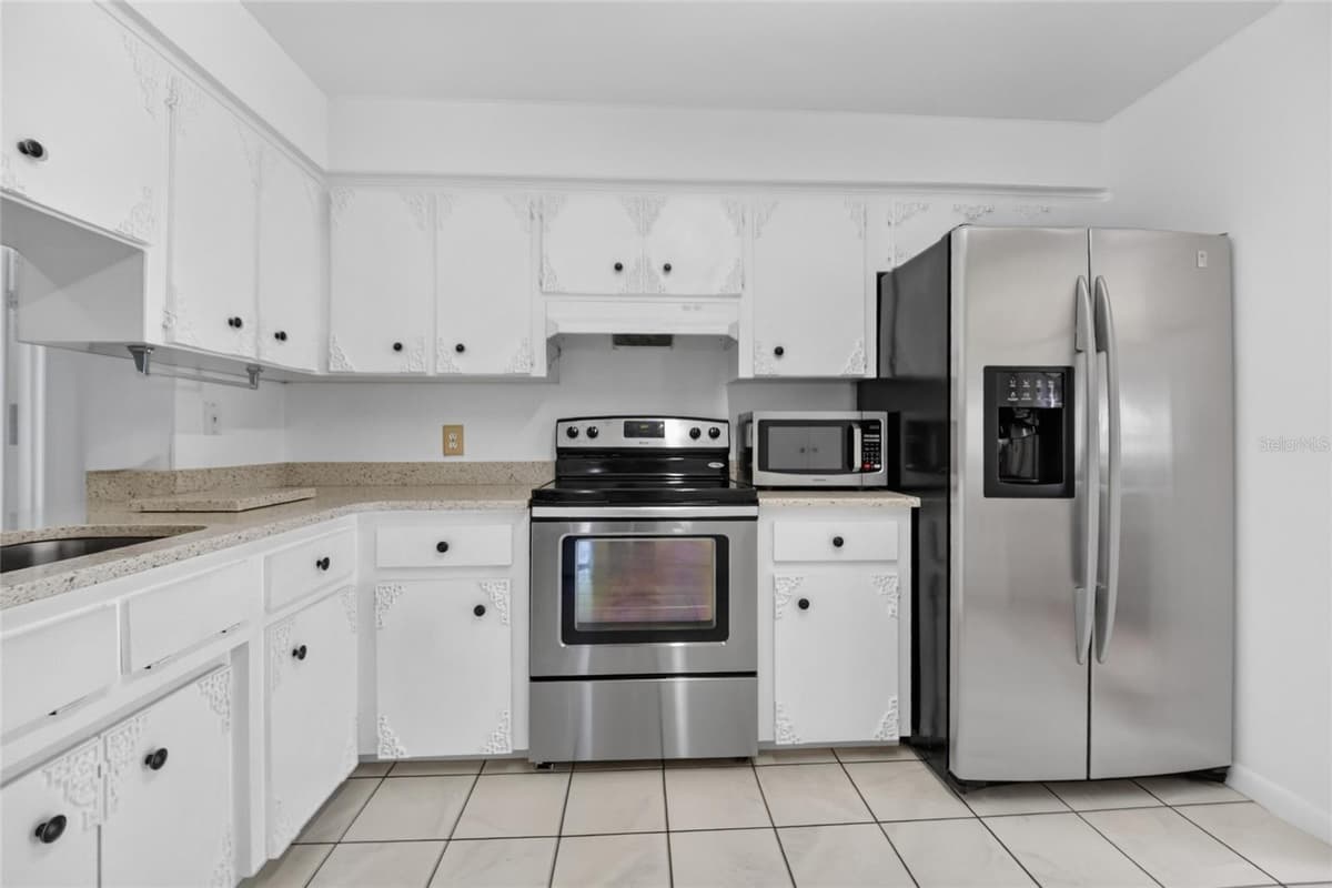5579 PINE CIRCLE — photo 9 of 35