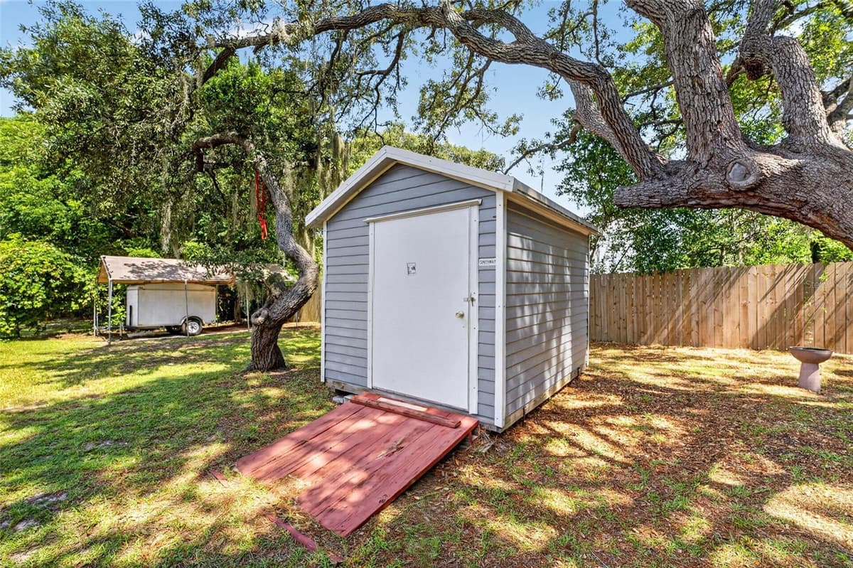 5579 PINE CIRCLE — photo 33 of 35