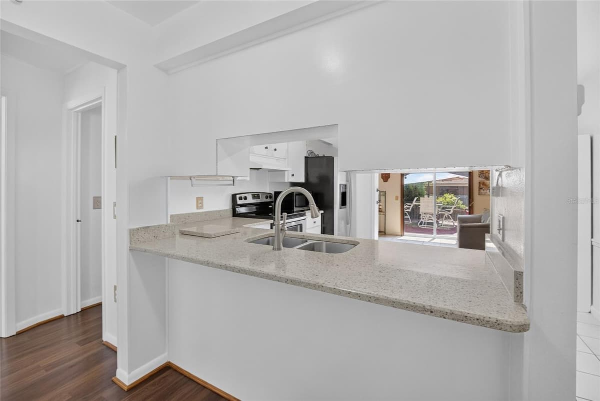 5579 PINE CIRCLE — photo 11 of 35