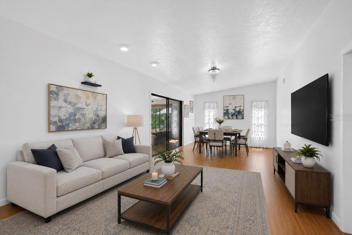 5579 PINE CIRCLE — photo 6 of 35
