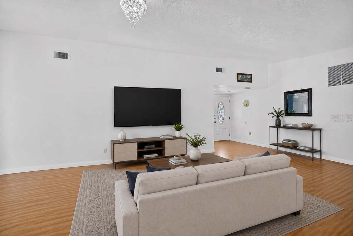 5579 PINE CIRCLE — photo 5 of 35