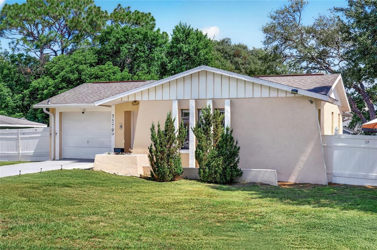5579 PINE CIRCLE — photo 3 of 35