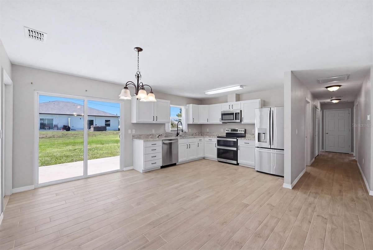 10453 REIMS AVENUE — photo 8 of 32