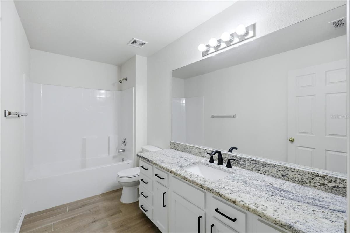 10453 REIMS AVENUE — photo 20 of 32