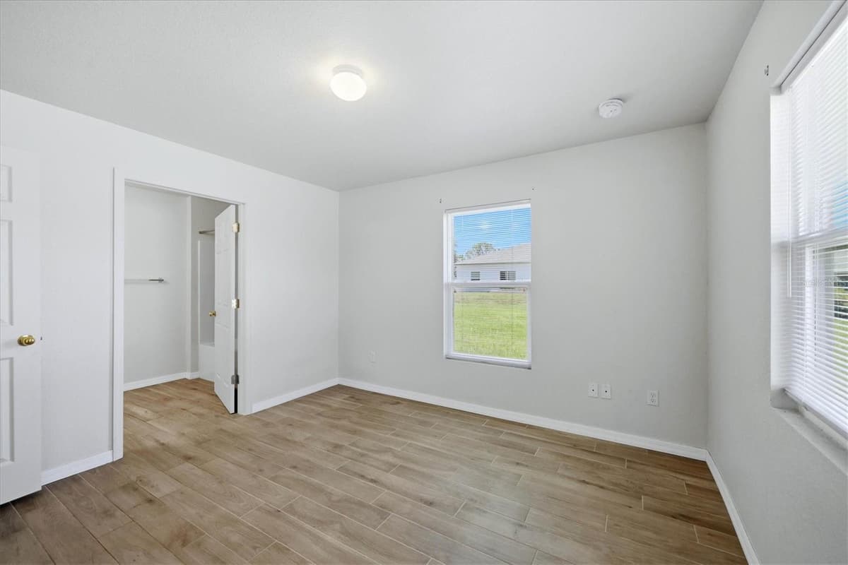 10453 REIMS AVENUE — photo 15 of 32