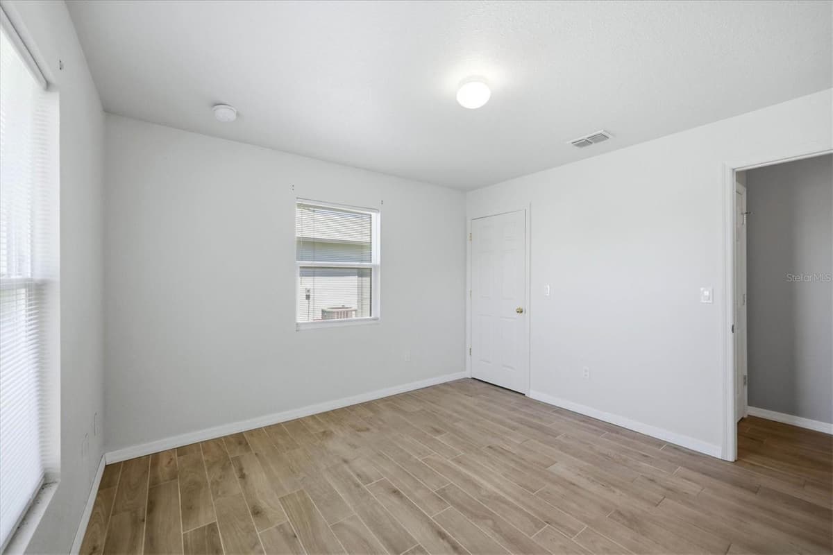 10453 REIMS AVENUE — photo 19 of 32
