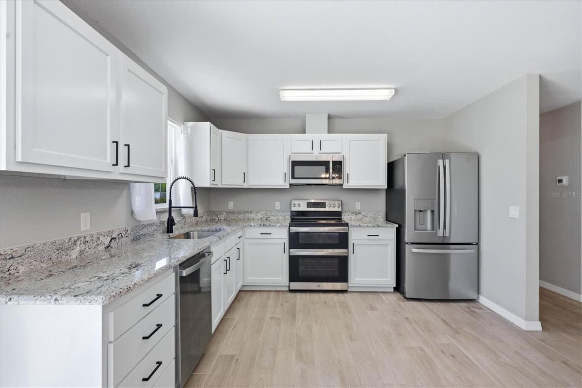 10453 REIMS AVENUE — photo 10 of 32