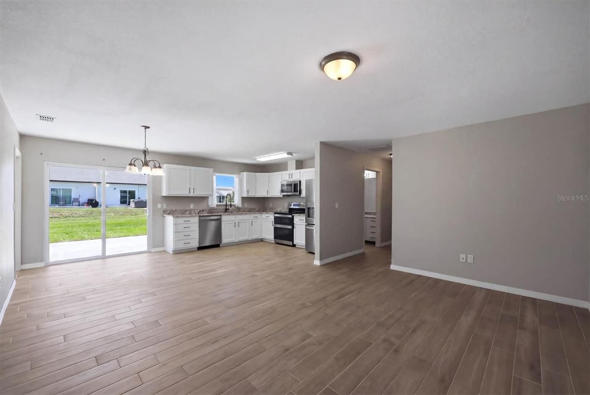 10453 REIMS AVENUE — photo 7 of 32