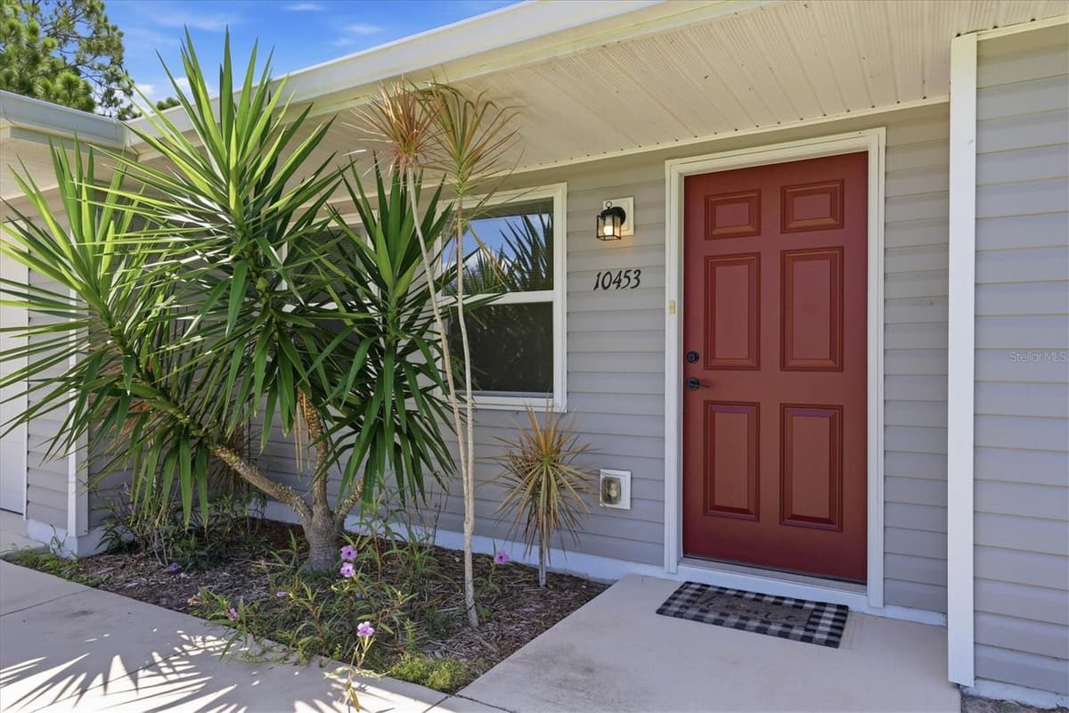 10453 REIMS AVENUE — photo 3 of 32