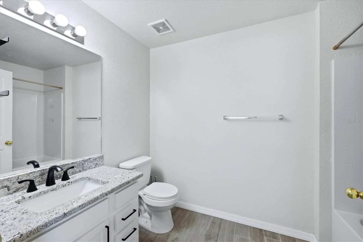 10453 REIMS AVENUE — photo 16 of 32