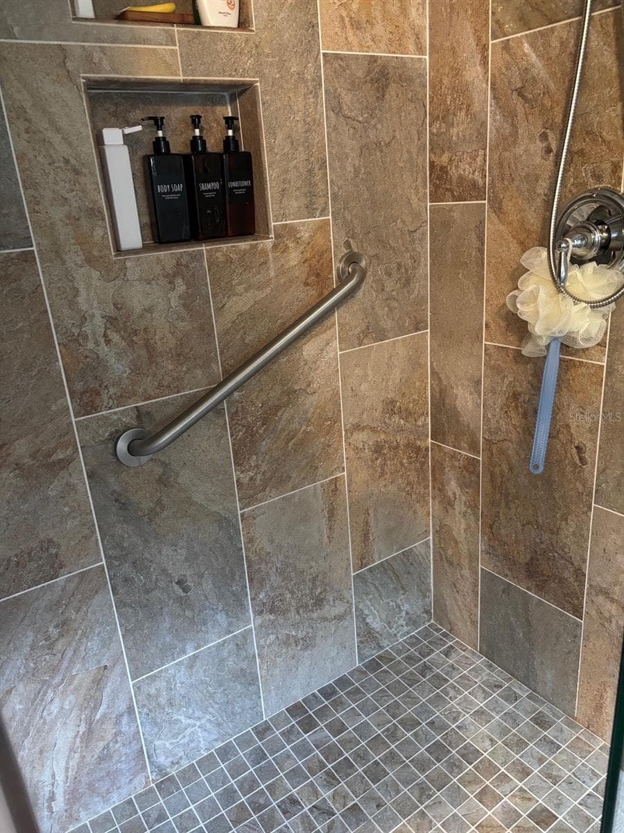 17071 WATERS EDGE CIRCLE — photo 10 of 34