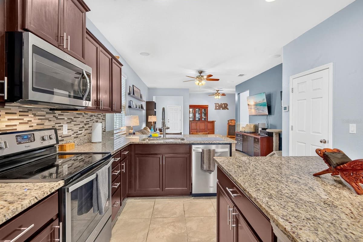 1407 CUSTER BAYOU STREET — photo 13 of 61