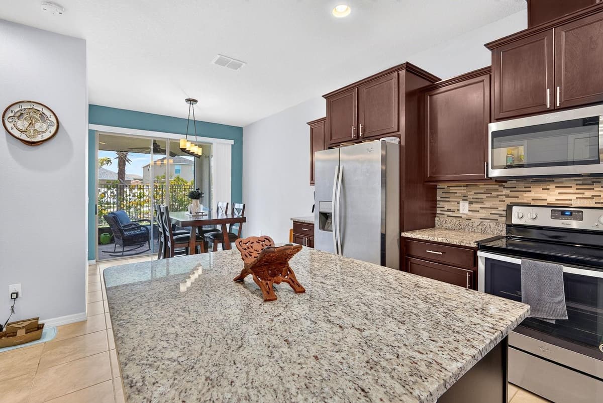 1407 CUSTER BAYOU STREET — photo 12 of 61
