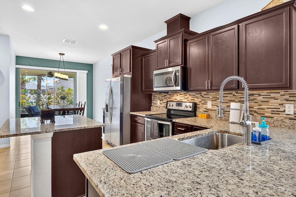1407 CUSTER BAYOU STREET — photo 16 of 61