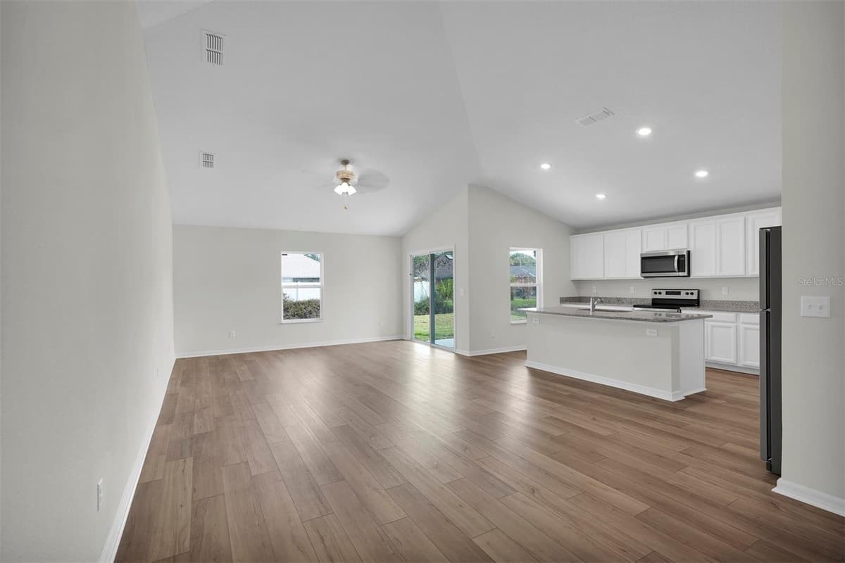 19 PINEAPPLE DRIVE — photo 4 of 20