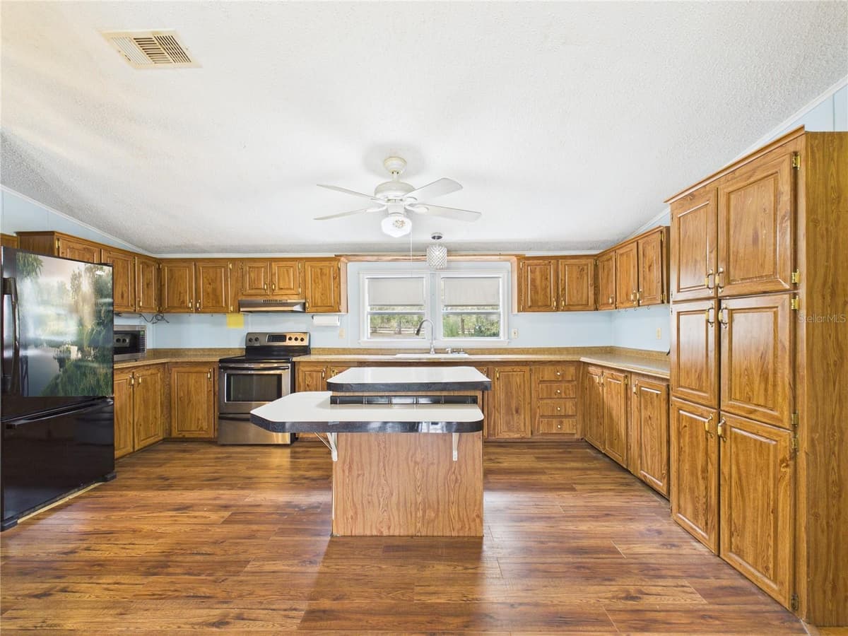 7085 RHODER POINT — photo 2 of 23