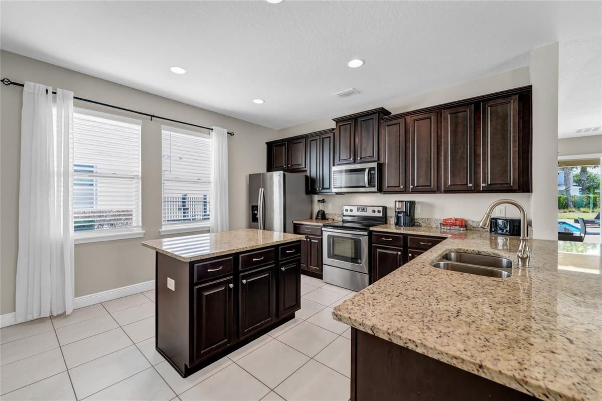 7708 GRABEN STREET — photo 9 of 46