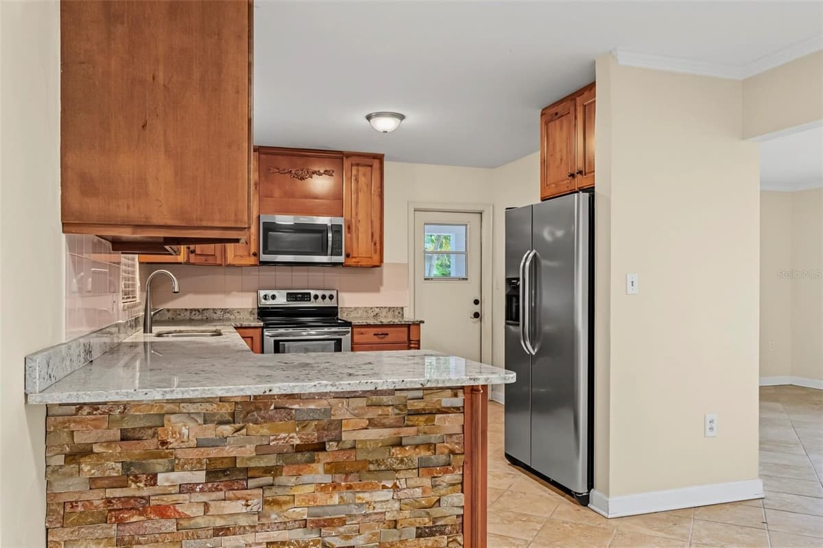 409 GULLEY AVENUE — photo 8 of 34