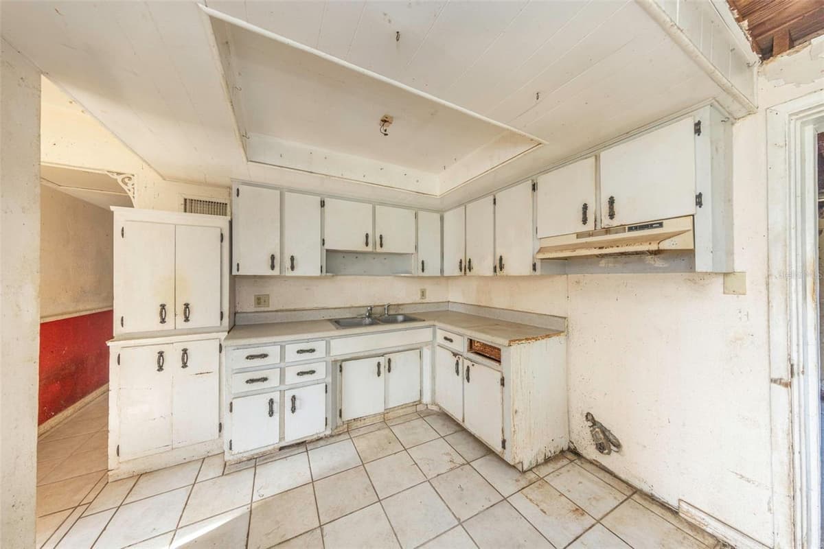 8528 92ND TERRACE — photo 8 of 18