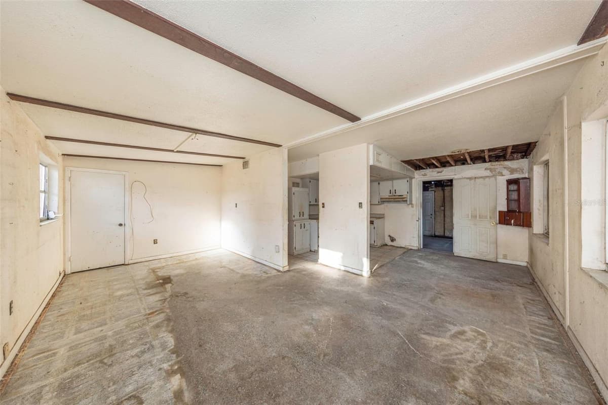 8528 92ND TERRACE — photo 5 of 18