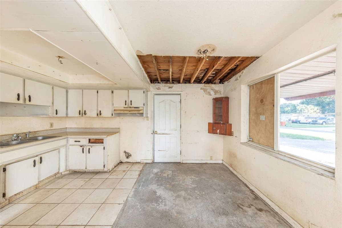 8528 92ND TERRACE — photo 7 of 18