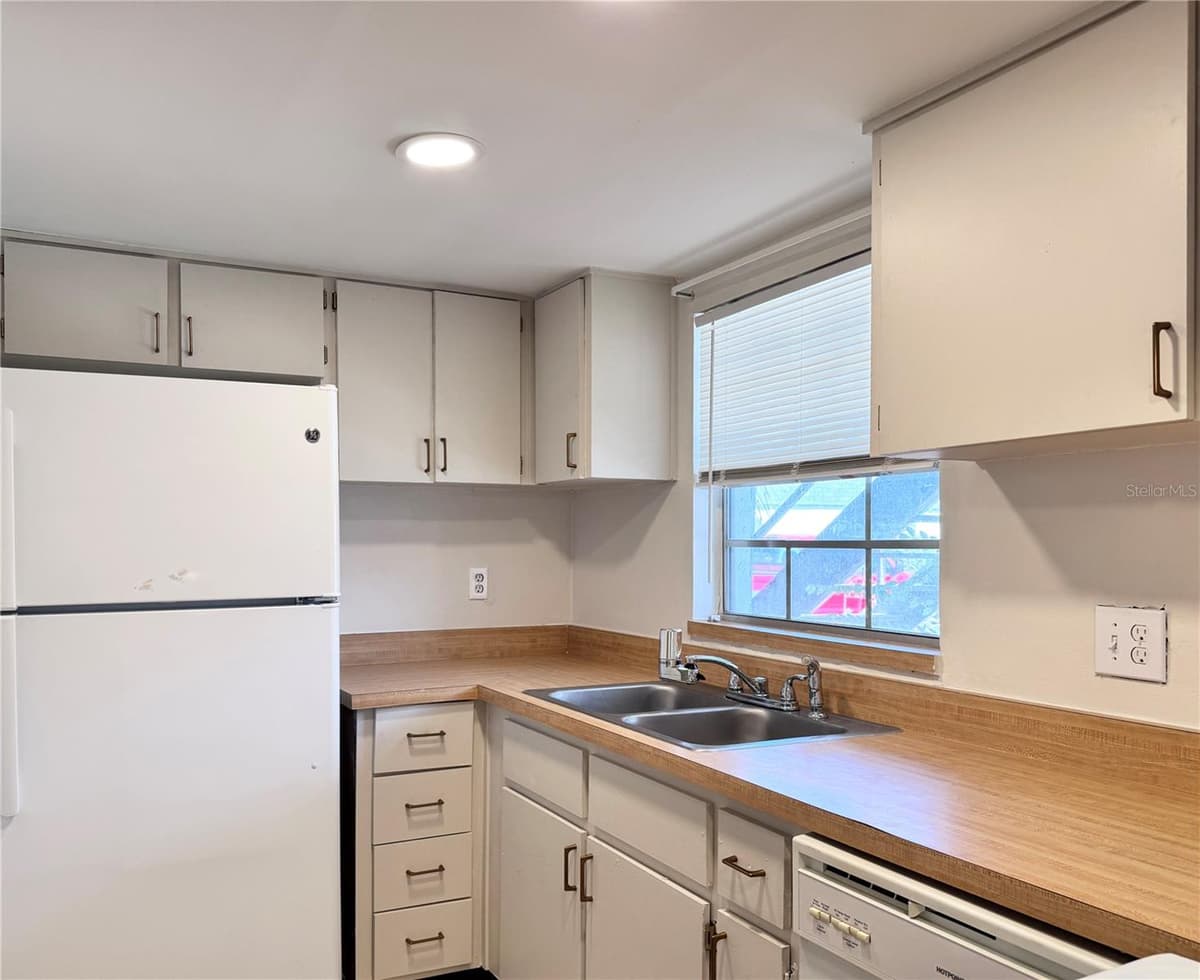 1000 SEMORAN BOULEVARD — photo 4 of 22