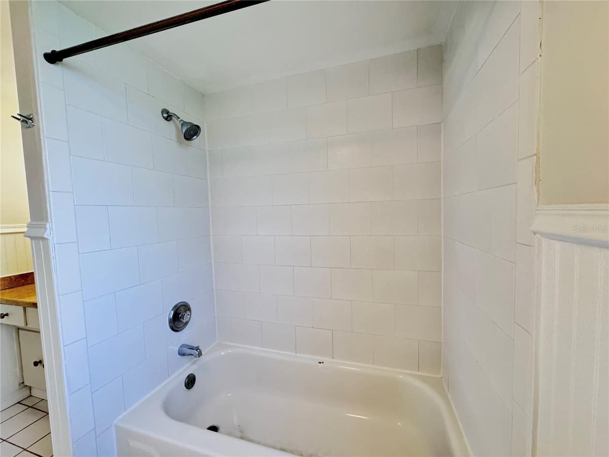 1000 SEMORAN BOULEVARD — photo 15 of 22