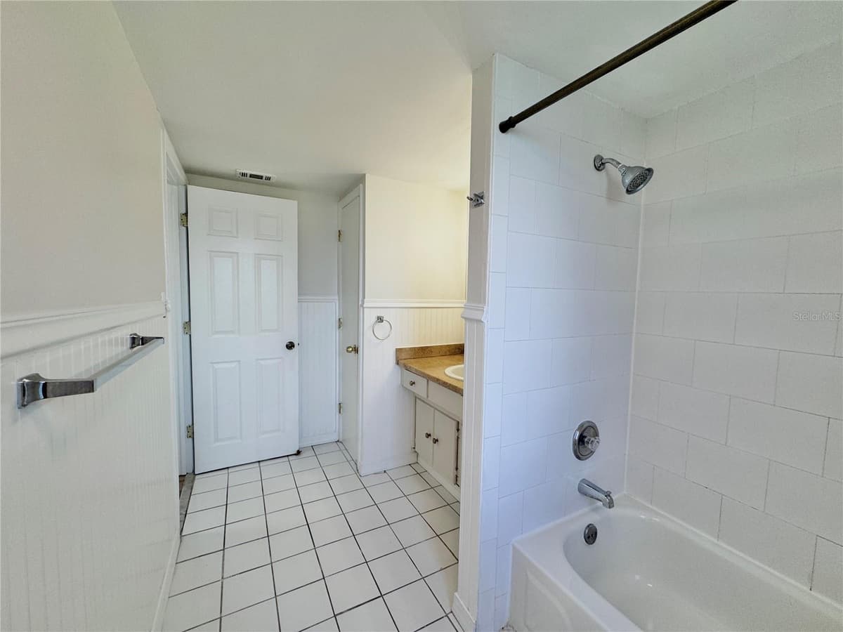 1000 SEMORAN BOULEVARD — photo 16 of 22