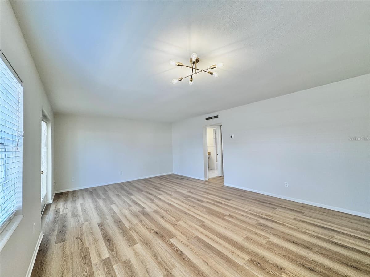 1000 SEMORAN BOULEVARD — photo 11 of 22