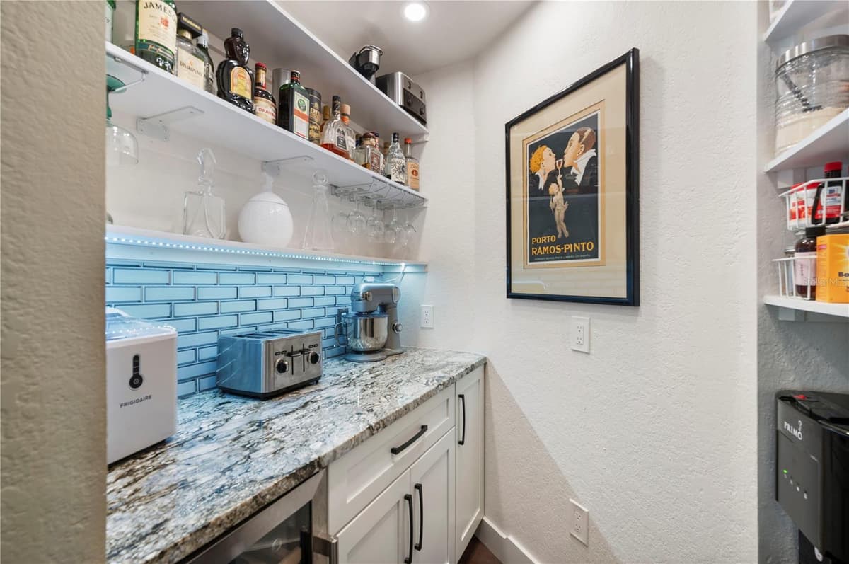 1512 SUZI STREET — photo 12 of 46