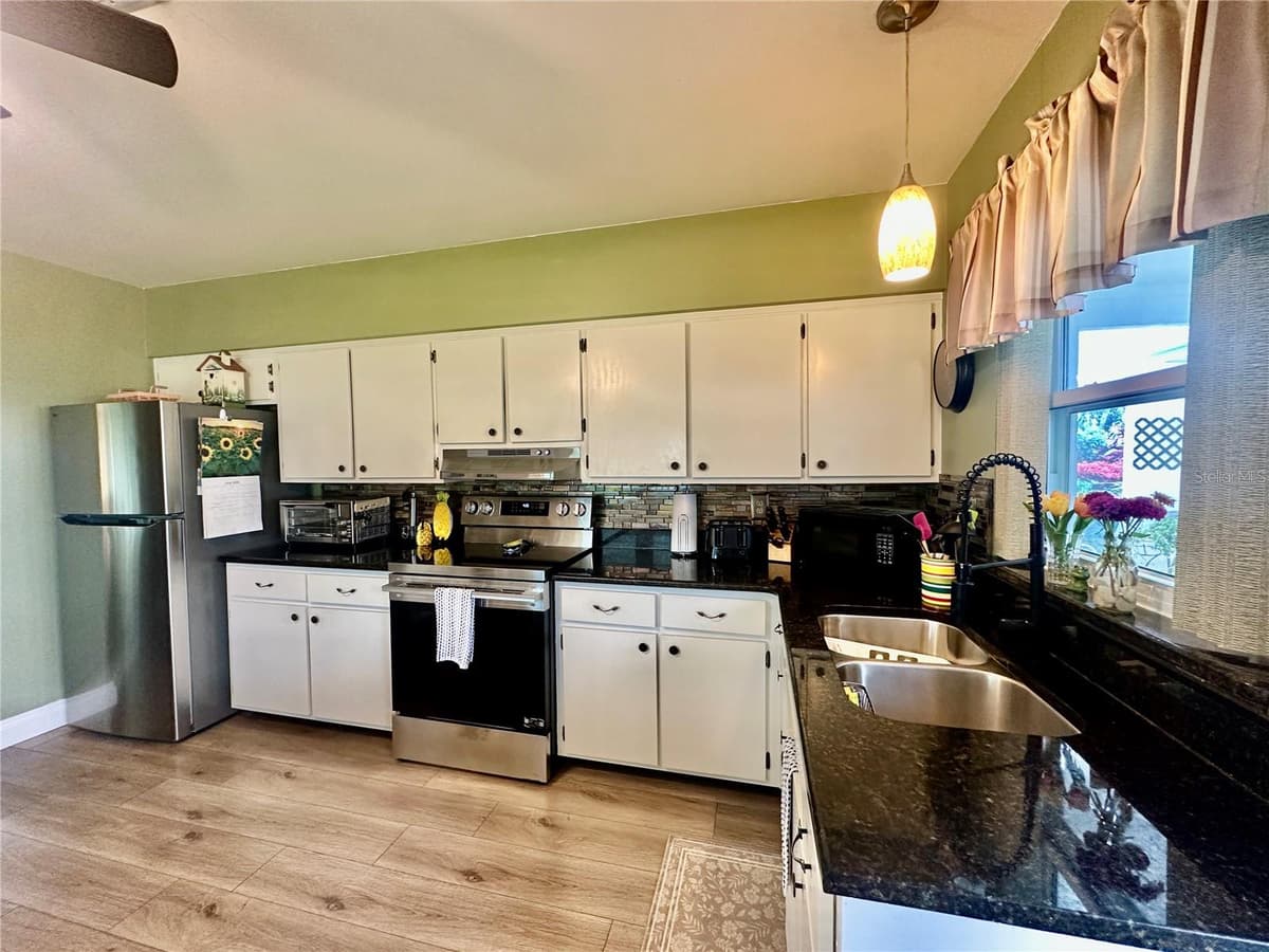 790 AVENUE Q — photo 11 of 25