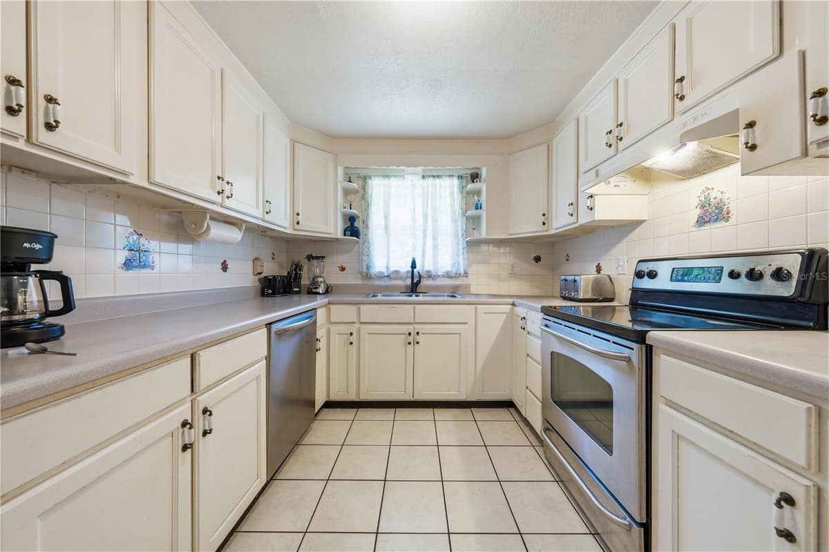 3543 COUNTY ROAD 426 — photo 9 of 47