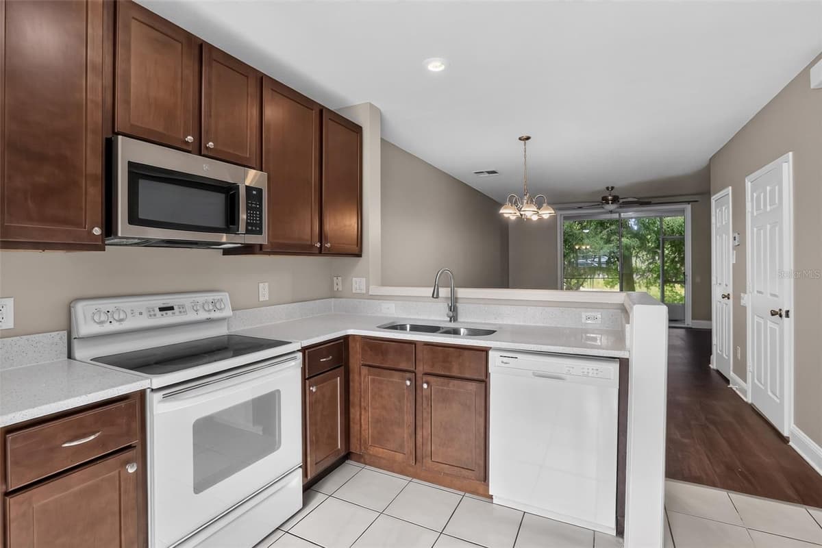 866 VINELAND PLACE — photo 4 of 30