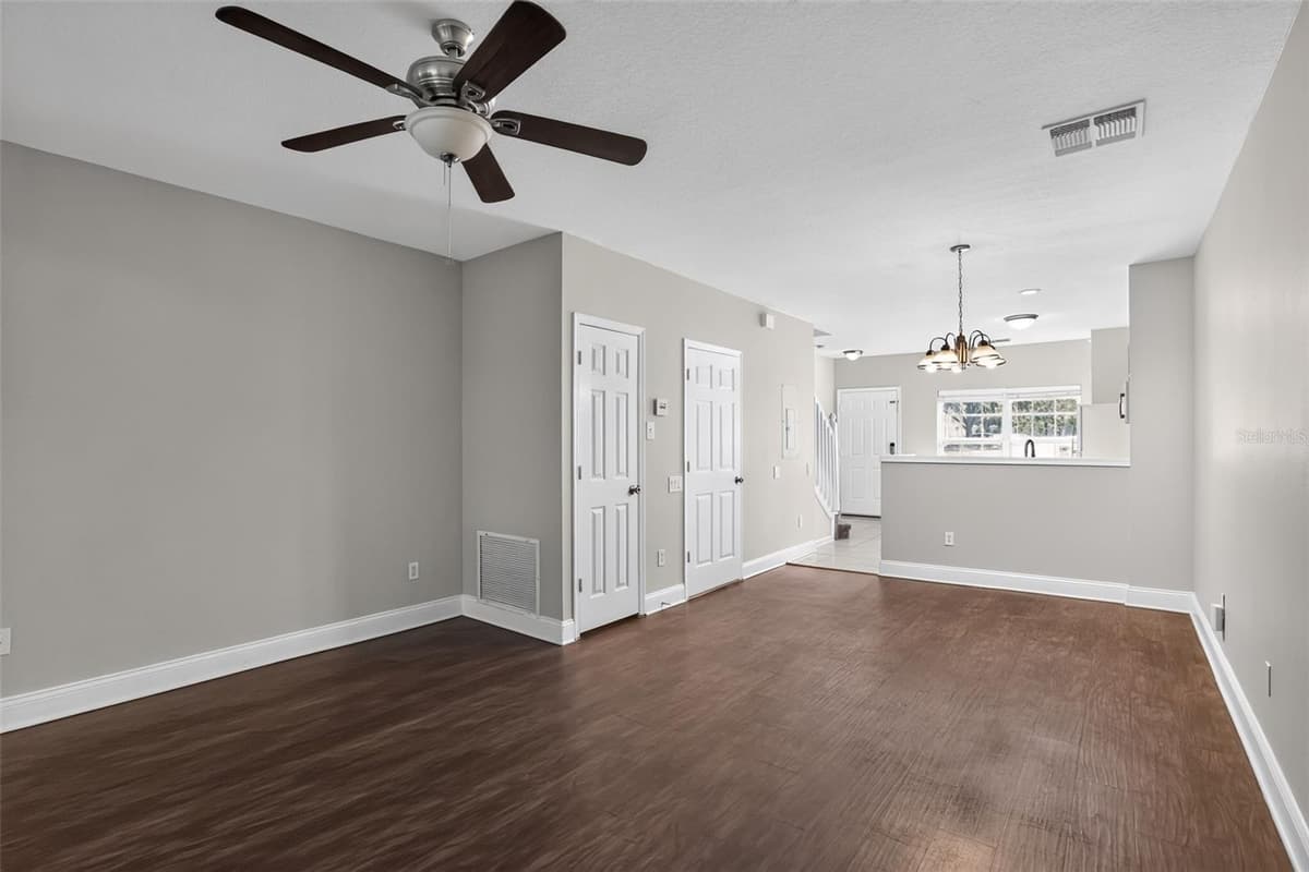 866 VINELAND PLACE — photo 10 of 30