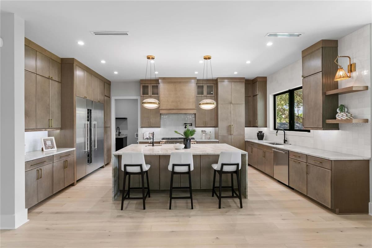 5003 POE AVENUE — photo 30 of 81