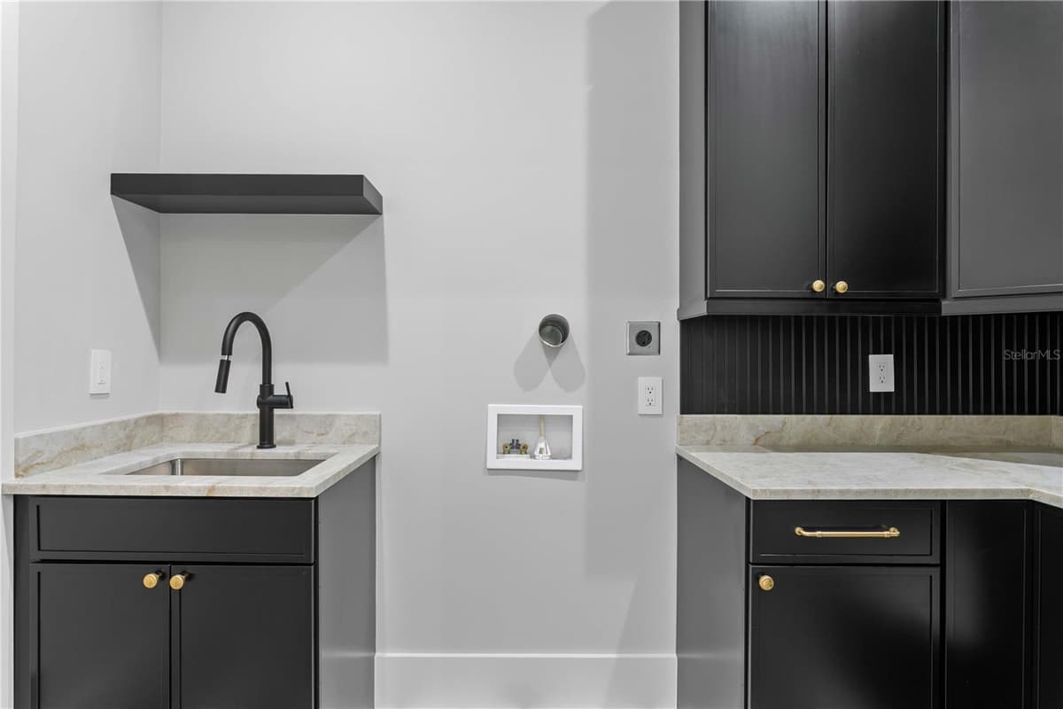 5003 POE AVENUE — photo 38 of 81