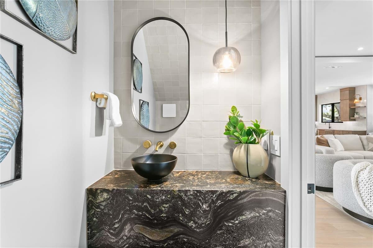 5003 POE AVENUE — photo 17 of 81