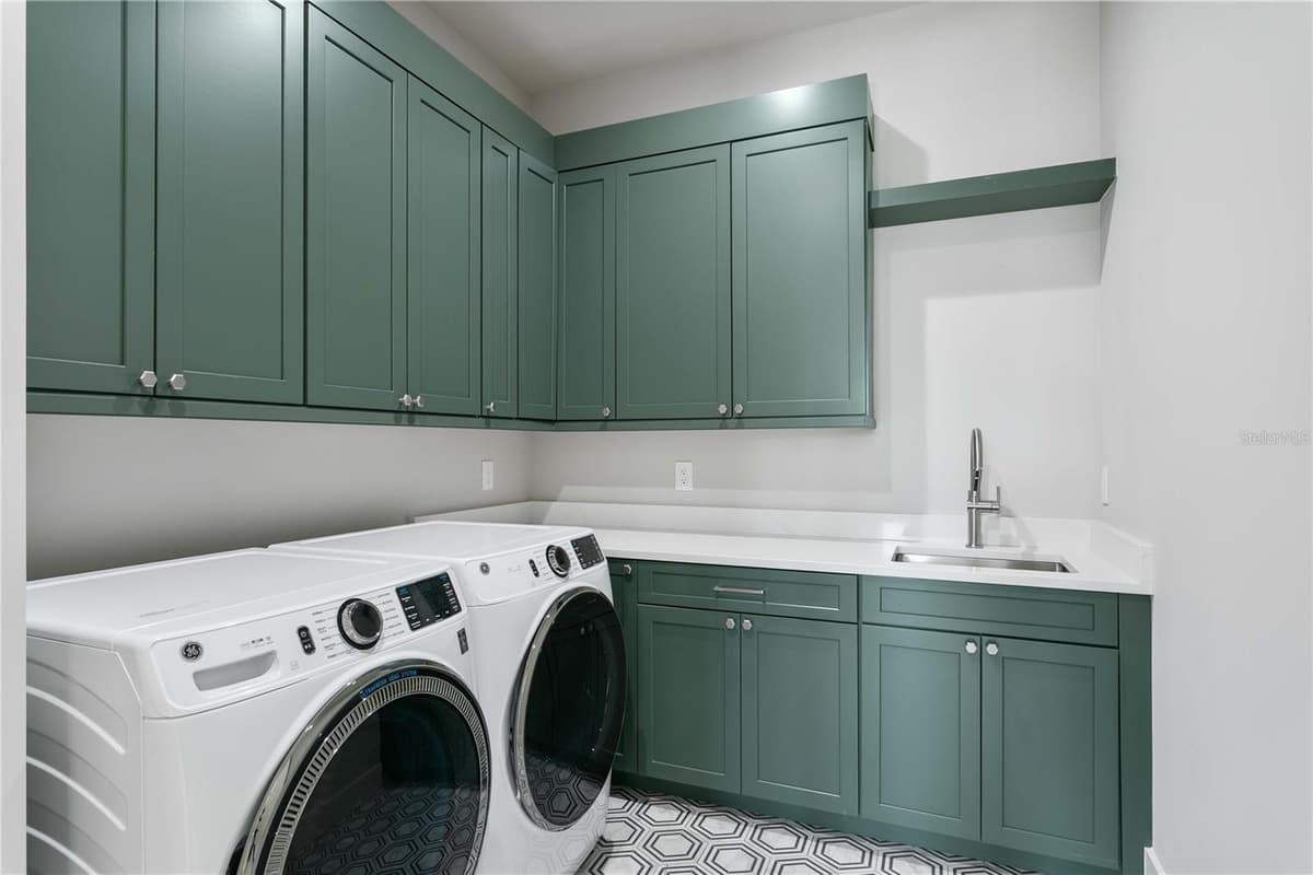 5003 POE AVENUE — photo 59 of 81