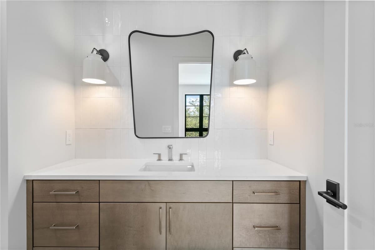 5003 POE AVENUE — photo 62 of 81