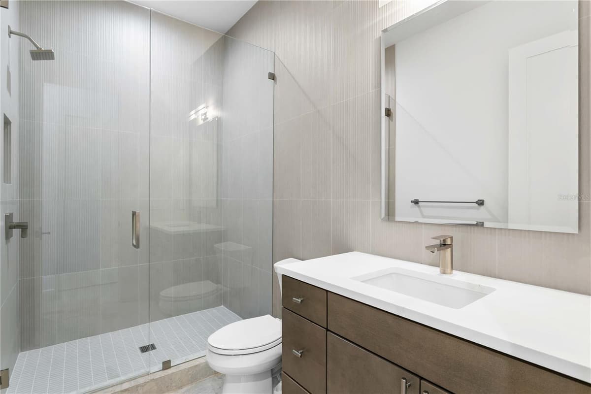 5003 POE AVENUE — photo 72 of 81
